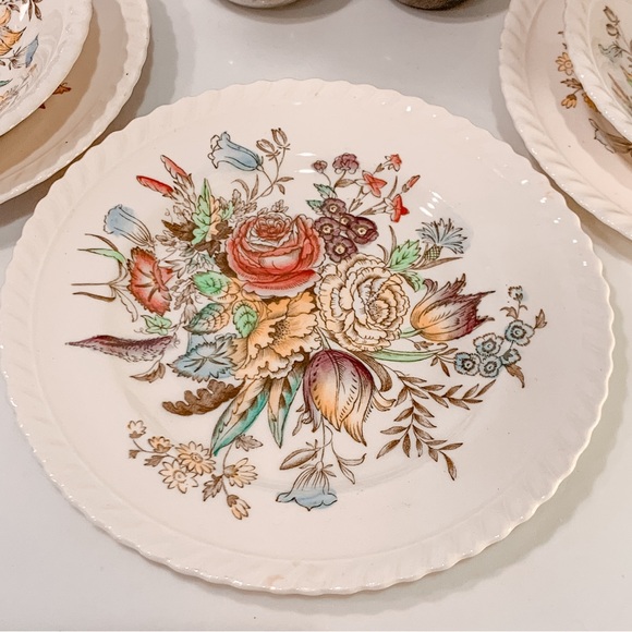 Johnson Bros Garden Bouquet Saucer Plates And Fruit Bowls Dishes Shakers 6 Pc - Picture 7 of 14